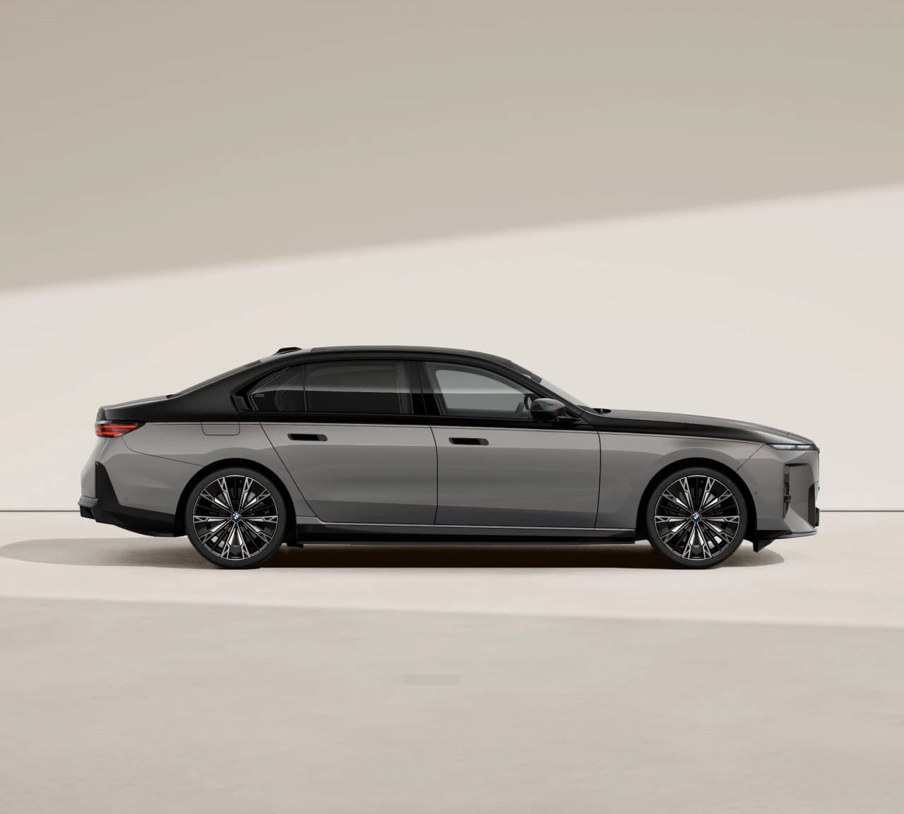 BMW 7 Series — thumbnail 4