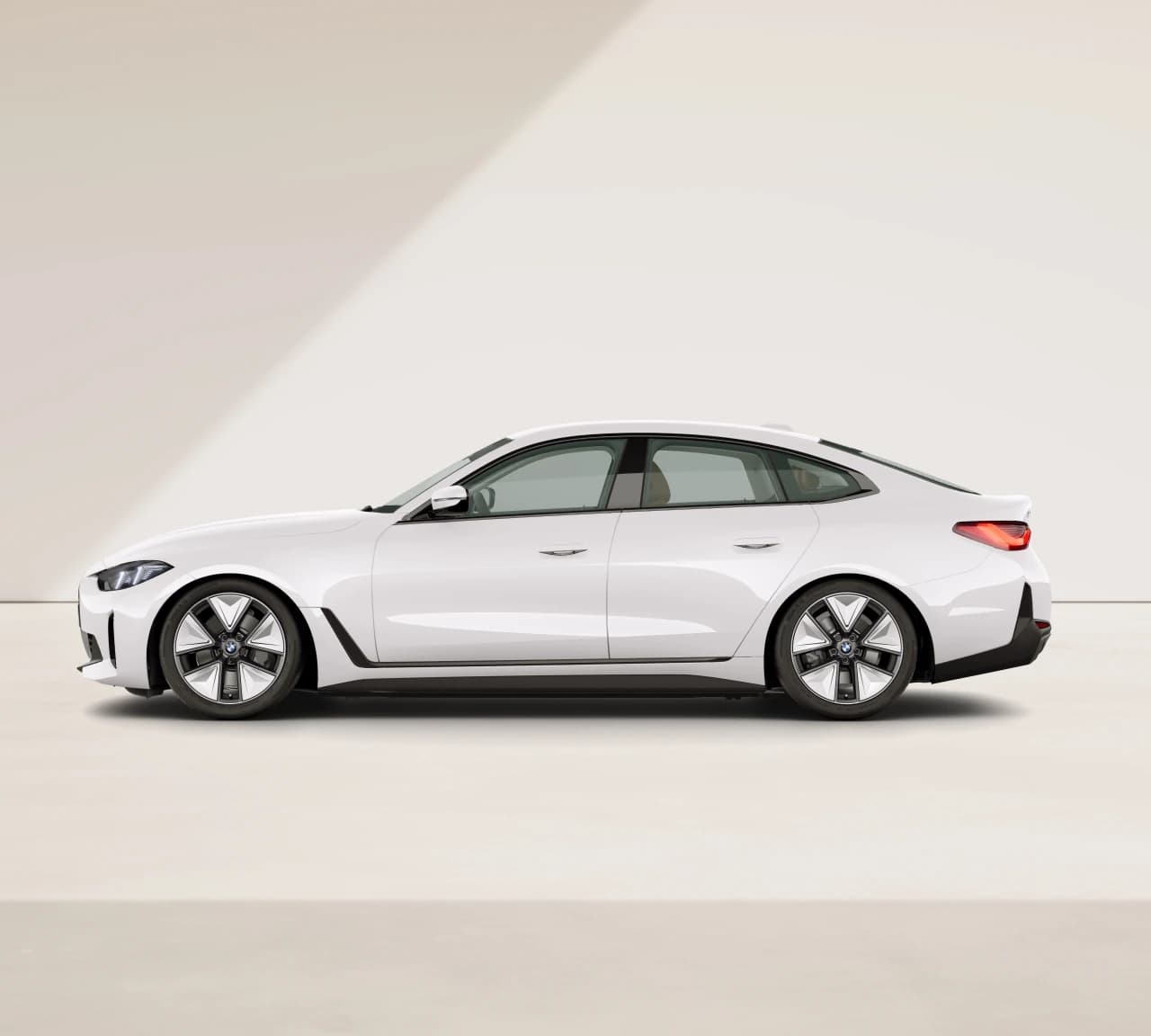 BMW i4 — thumbnail 6