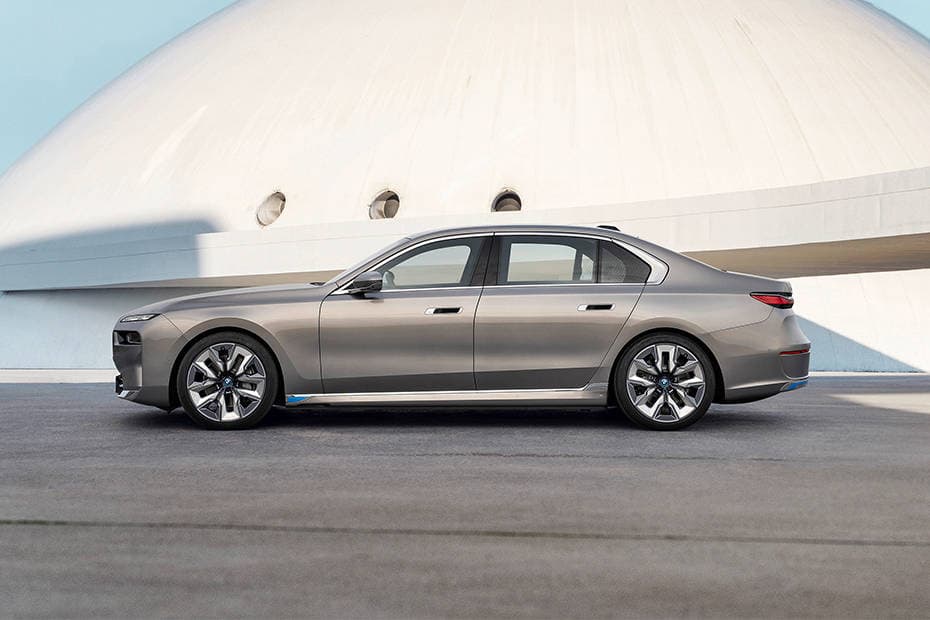 BMW i7 — thumbnail 2