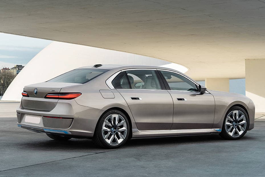 BMW i7 — thumbnail 3