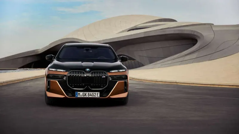BMW i7 — thumbnail 3