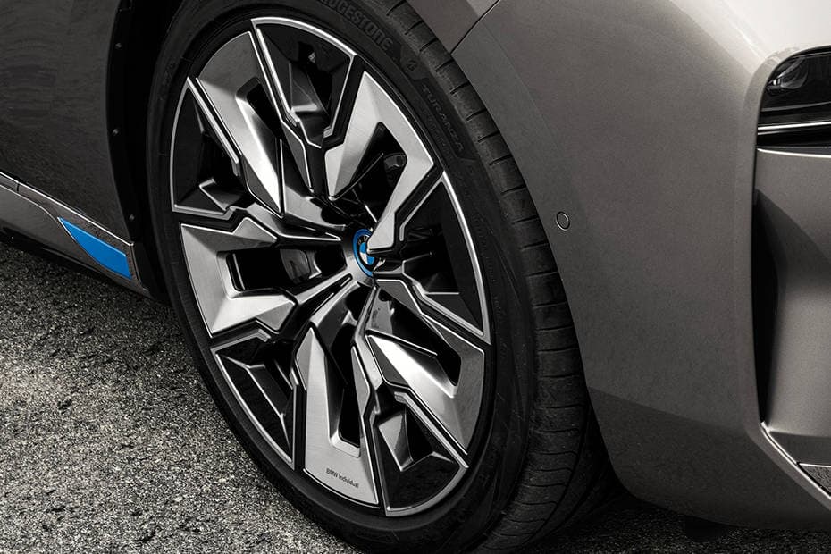 BMW i7 — thumbnail 4