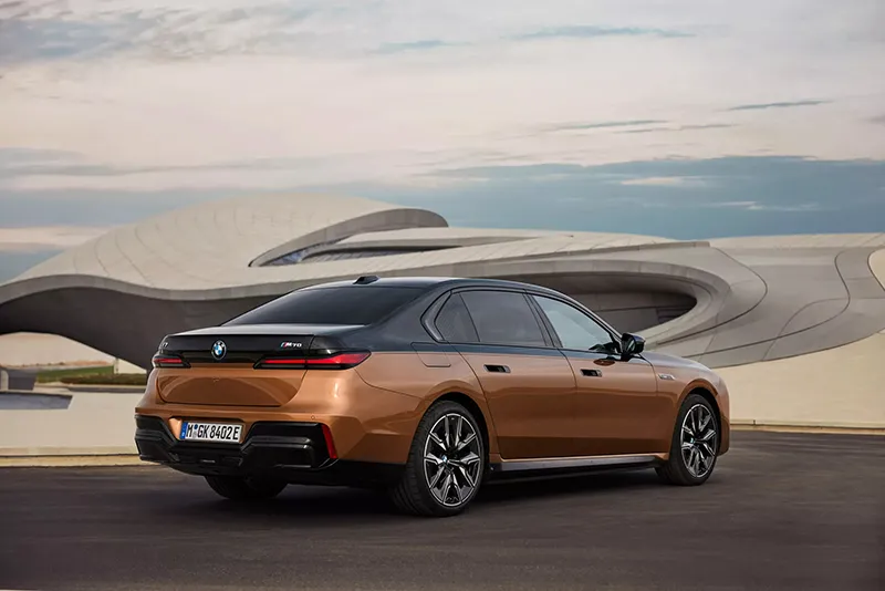 BMW i7 — thumbnail 6