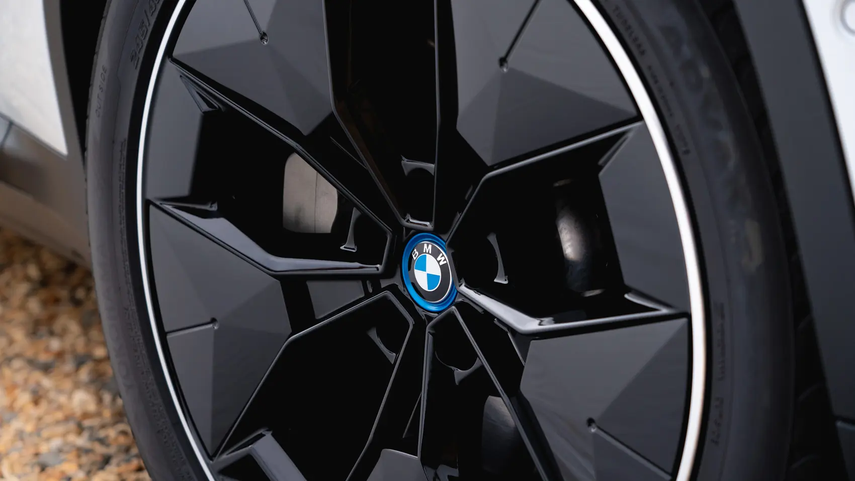 BMW iX3 — thumbnail 4