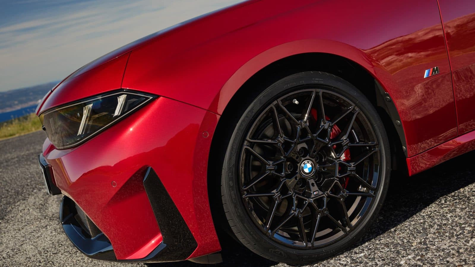 Mâm M 19 inch và phanh M Sport trên M350 xDrive