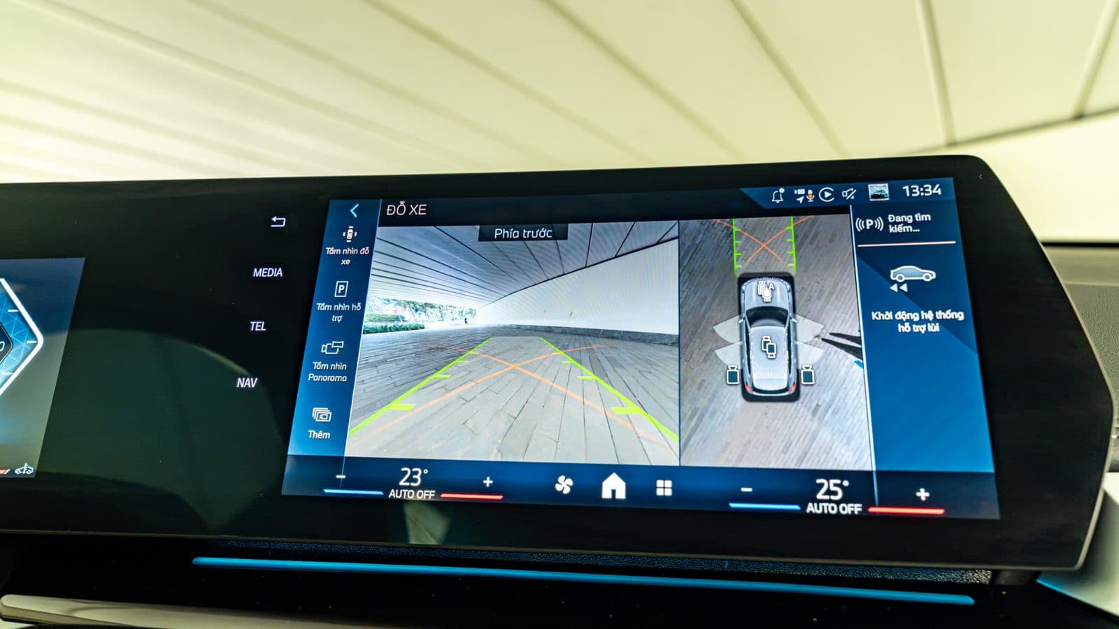Hỗ trợ đỗ xe tự động tích hợp camera 360 độ