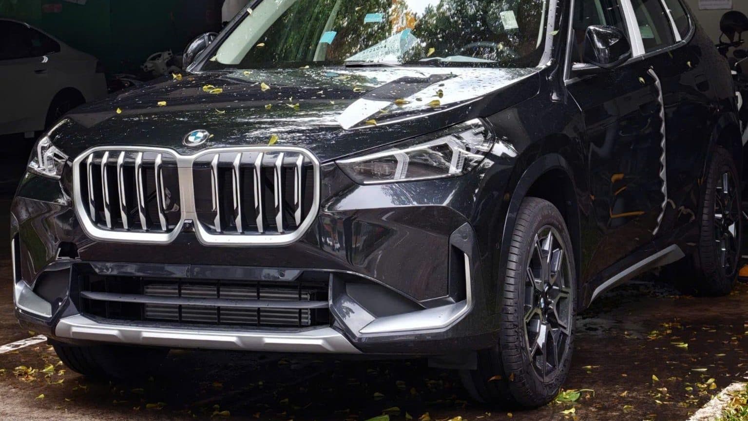 BMW X1 màu Đen Sapphire