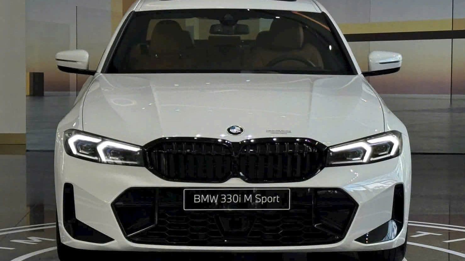 Đầu xe BMW 330i M Sport